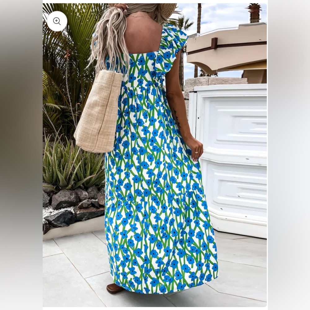 Floral Maxi w/ ruffle trim 💙